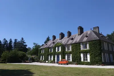 Image de Chateau w / Pool 88 acres privé dort 12+ et 5 1 / 2bathrooms<br>