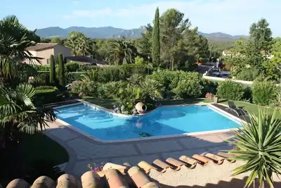Image de Studio standing dans villa avec piscine chauffée, clim, 2 personnes