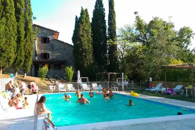 Image de Ferme du parc de la piscine exclusive - vacances, fêtes privées, grands groupes