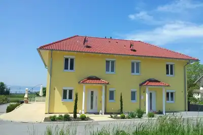 Image de Villa toscane avec une vue magnifique sur le lac et les montagnes