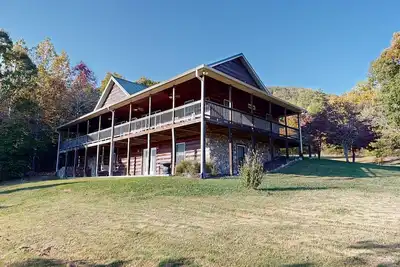 Image de Belle cabine contemporaine de 4 chambres et 3 salles de bain avec vue imprenable sur la montagne!