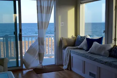 Image de Luxueuse maison en bord de mer avec ses orteils dans le sable