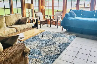 Image de Chalet confortable au bord du lac - idéal pour des vacances en famille!