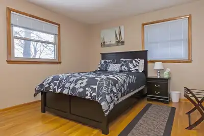 Image de * 10 couchages / Spacious Midcentury Charmer! Minutes du centre-ville / Opryland Wifi gratuit *