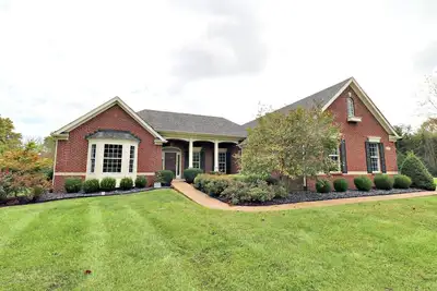 Image de Beau 4 Br, 4. 5 Bath, maison exécutive avec piscine creusée et accessible aux handicapés!