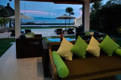 Image de Spectaculaire luxueuse villa de 3 chambres face à l'océan. Entièrement viabilisé. Piscine privée