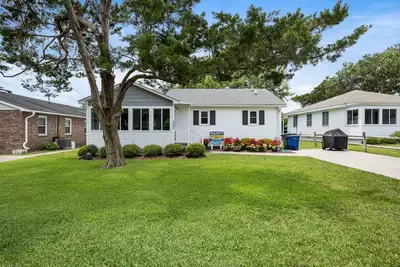 Image de Audrey House, Pet Friendly, Blocks from Beach
