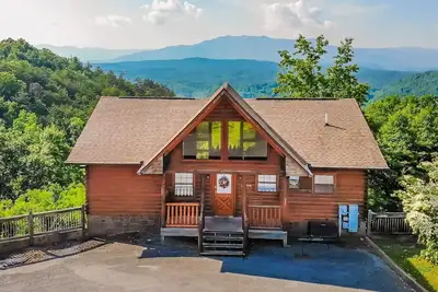 Image de Vues sur la montagne: Vues spectaculaires, Piscine du complexe! Top Amenities, près de Dollywood & Pigeon Forge!