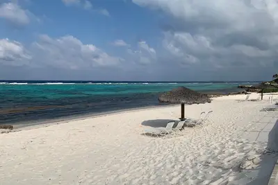 Cayman Kai, Rum Point; Condo pittoresque en bord de mer avec une belle plage privée