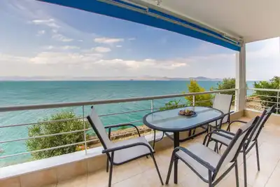 Image de Appartement de vacances en bord de mer avec vue imprenable sur la mer