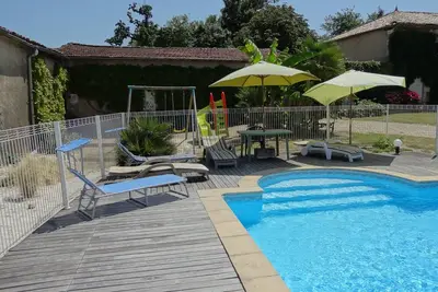 Image de Maison de campagne avec piscine chauffée privée pour familles nombreuses