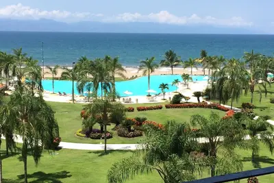 Image de Fantastique 2br / 2ba luxe Bay View Grand - Wifi gratuit / câble et téléphone pour nous / Canada