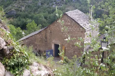 Image de Maison pittoresque située sur la rivière 'Tarn'.