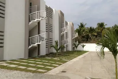 Image de Depa alberca y wifi Manzanillo \/ Superbe unité en toute sécurité, à 5 min à pied de la plage.
