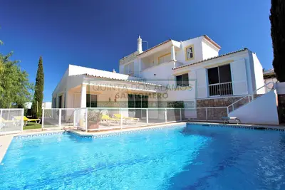 Image de Sun -Ville à Guia, piscine et jardin