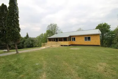 Apportez vos chevaux, Bottes de randonnée, ou un plan pour se détendre à ce 13 Acre Retreat!
