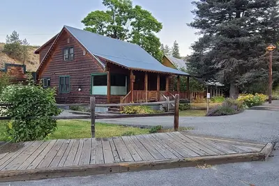 Image de Juste sur la promenade Old Western Ă Down Winthrop, Wa - 5 chambres pour 10 personnes