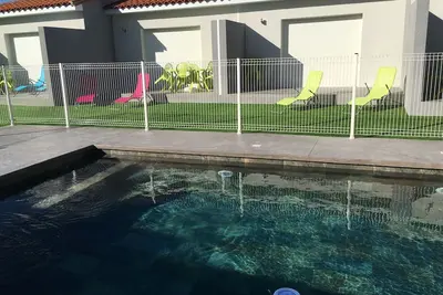 Image de 4 apparts dans villa avec piscine