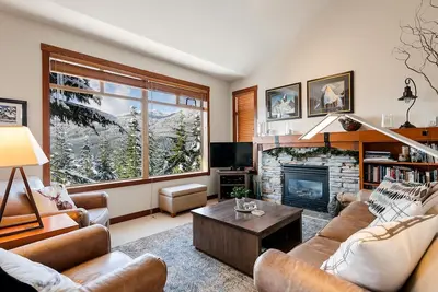 Image de Maison de ville de luxe confortable avec vue panoramique, accès skis aux pieds, bain à remous