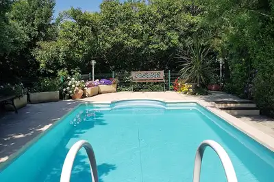 Image de La Garde 83 between Sea and Mountain F2 in ground floor Villa / private swimming pool. . .