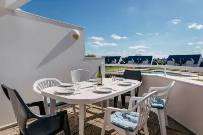 Image de Appartement Duplex 50m² à Carnac avec Piscine Chauffée, Proche Plages pour 6 Personnes
