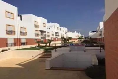 Image de Appartement En Condominium Avec 4 Piscines