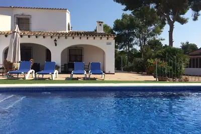 Image de Villa à 500m de la plage. Piscine privée.