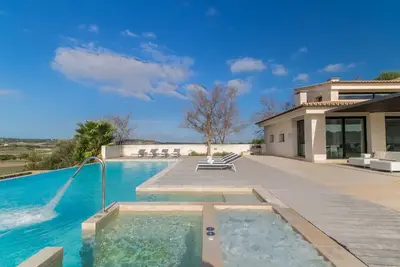 Maison avec piscine et ping-pong, à seulement 10 min de la plage, Muro, Majorque