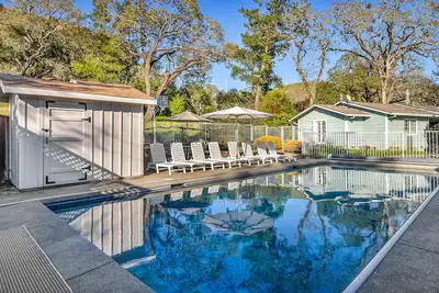 Image de Glen Ellen Home w / Lush Yard & Pool in Wine Country