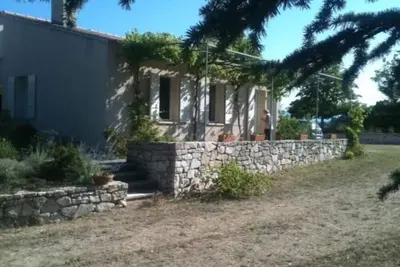 Image de Mazet dans propriété du luberon libre nov\/ à juin en location longue durée