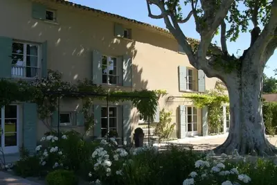 Image de Vaste Demeure Provençale avec piscine privée en pleine campagne