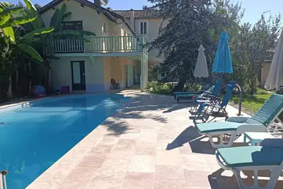 Image de Belle maison pour 8 personnes, piscine chauffée mai à septembre, sauna, jardin.
