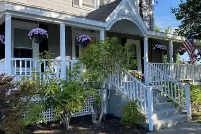 Image de Belle maison dans un quartier calme à un pâté de maisons de l'océan