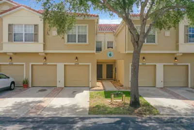 Image de 1. 5 Miles à Disney, 1808 sqft 4br / 3ba Townhome, à côté du Walmart!