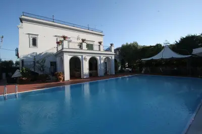 Image de APERÇU 1881 Villa Avec Piscine