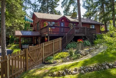 Image de Cabane de corégone dans les pins