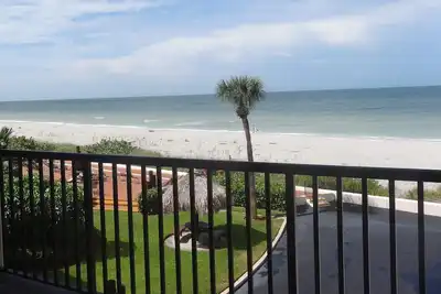 Image de Rénové 2 chambres, 2 salles de bain condo en bord de mer sur la plage de Belleair