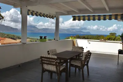 Image de Baia del Sol - Appartement Balestrate - Maison de Vacances - Étage complet de la villa