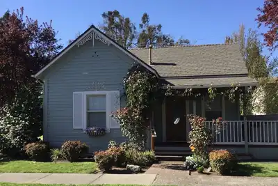 Image de Cottage de Charme 1 1/2 blocs de centre-ville historique Grants Pass