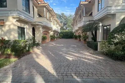 Image de Maison de ville toscane italienne sur l'île aux orchidées