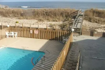 Image de 2br / 2ba Oceanfront Condo, Piscine, Capacité (6-8) w / wifi.