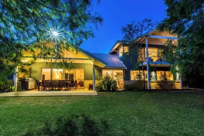 Image de The Willows A Lush Beachside Retreat for Families