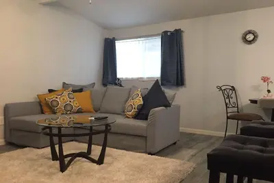 Image de Charmant, privé 1 chambre / 1 salle de bain apt