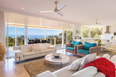 Image de The White House Tranquil Sea Views and Endless Fun