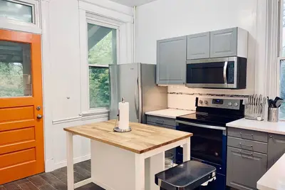 Image de Haut de gamme 2 Br près de Uc, Daap, Ccm, hôpital et zoo avec parking et blanchisserie, 1fl