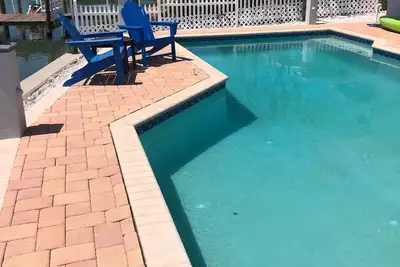 Image de Maison au bord de l'eau avec quai privé - Lit King - Rez-de-chaussée