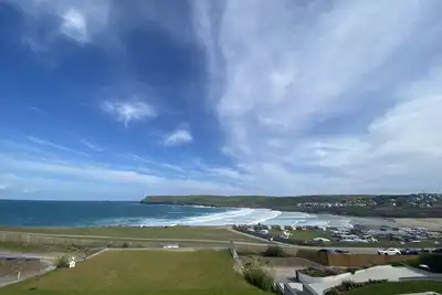 Image de paradis des enfants avec une vue imprenable sur la mer et les couchers de soleil 4 minutes de la plage