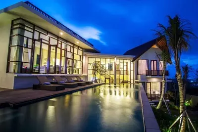 Image de Villa 4 chambres avec vue sur la baie de Jimbaran, près de Gwk. Voiture et chauffeur Gratuit 8 heures \/ jour