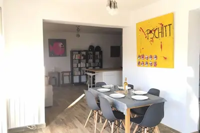 Image de 65 m2 sur jardin - 300 m de la mer - clim - 4/6 pers - Proche tous commerces