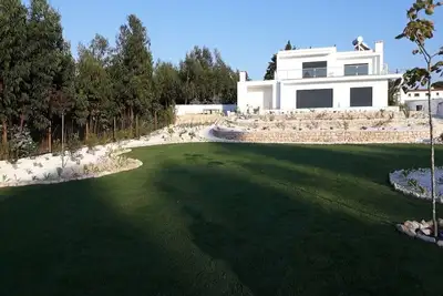 Image de Villa moderne avec piscine et grand beau jardin Ă 5 minutes de la mer